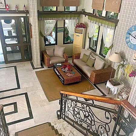 卡瑞克西酒店 马尔马里斯