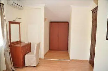 卡瑞克西酒店 2*